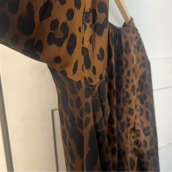 Talula Aritzia long sleeve top in cheetah print size medium - Picture 6 of 7